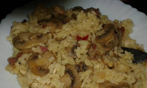 Csirkemelles rizottó gombával és szalonnával